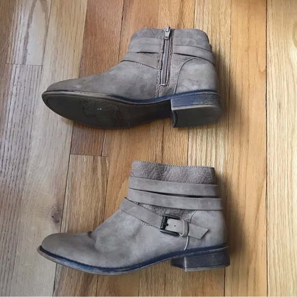 Roxy size 6 “Alamo” women’s short bootie in light tan, one inch heel 1” in VGUC - Picture 13 of 13